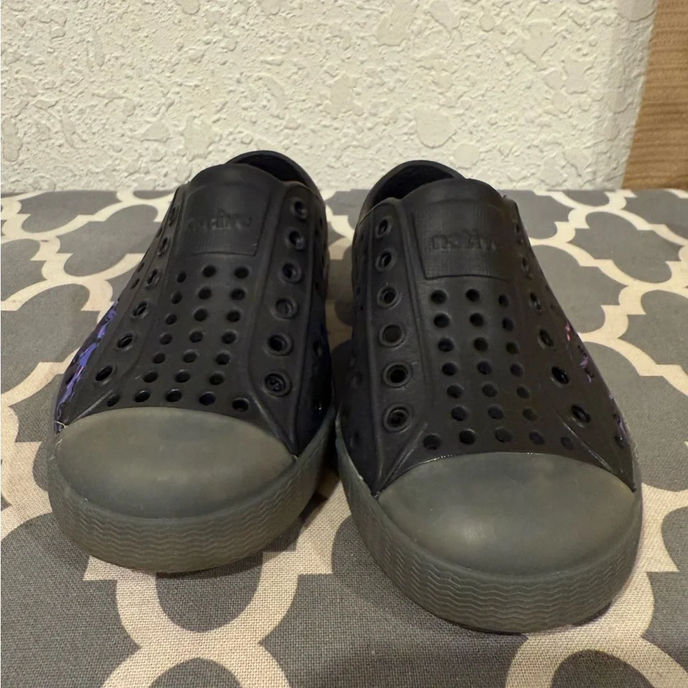 Native Jefferson Slip On Shoes Black Sneakers Water Shoes Comfort Kids Size C7